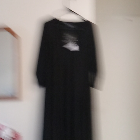 Black dresd - Picture 4 of 4